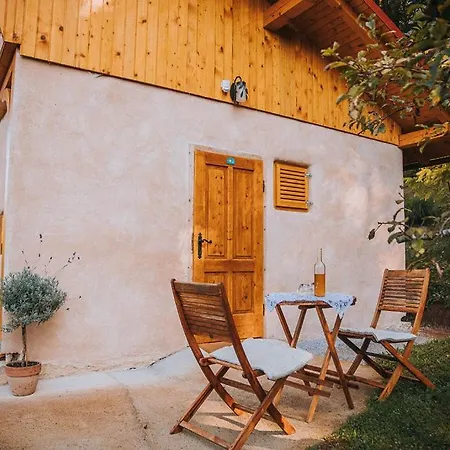 Sleeping With Bees - Tourist Farm Muha Grosuplje