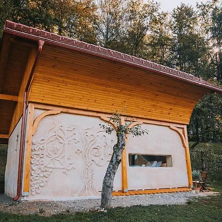 Sleeping With Bees - Tourist Farm Muha Apartmán