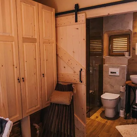 Sleeping With Bees - Tourist Farm Muha Appartement Grosuplje