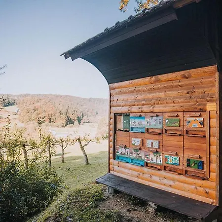 Sleeping With Bees - Tourist Farm Muha Apartmán Grosuplje