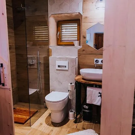 Sleeping With Bees - Tourist Farm Muha * Grosuplje