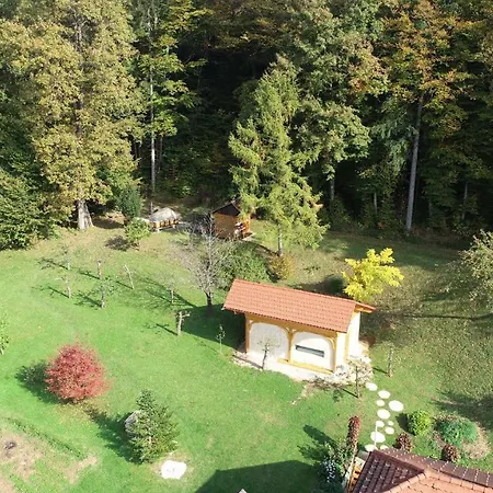 Apartman Sleeping With Bees - Tourist Farm Muha *