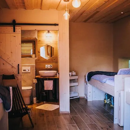 Sleeping With Bees - Tourist Farm Muha Grosuplje