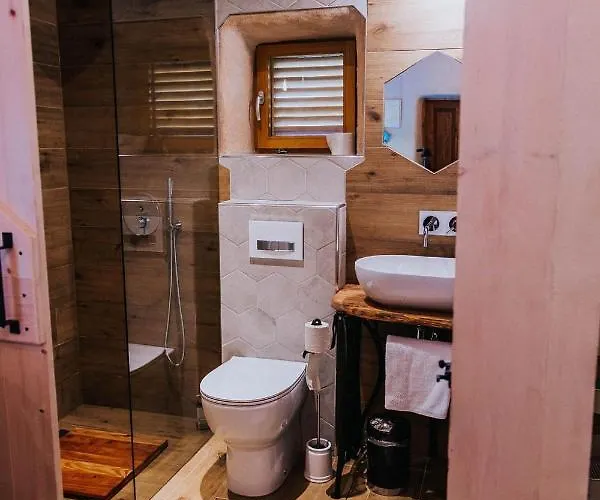 Sleeping With Bees - Tourist Farm Muha * Grosuplje